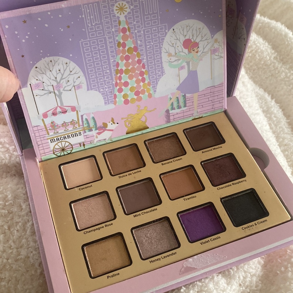 New with box Christmas in New York Too faced Palette